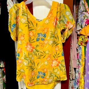 Short sleeve, yellow floral, top size medium